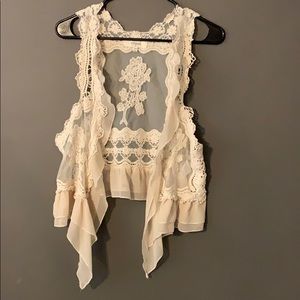 Creamy lace vest